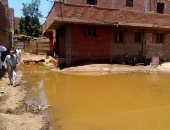 كسر بحنفية حريق يتسبب فى غرق شوارع قرية مشيرف بالمنوفية 