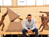 "عودة ونهضة الحضارة المصرية".. مشروع تخرج نحات بفنون جميلة المنيا