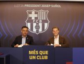 دى يونج يوقع عقود انضمامه إلى برشلونة لمدة 5 سنوات.. رسميا 