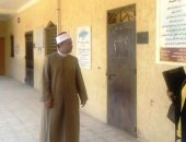 رئيس المنطقة الأزهرية بالإسكندرية يتفقد المعاهد للاستعداد لامتحانات الدور الثانى