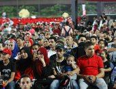 صور.. الجماهير تتابع مباراة مصر فى مركز شباب الجزيرة عبر "تايم سبورت"