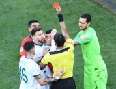 بطاقة ميسي الحمراء الأولى له فى مسيرته مع منتخب الأرجنتين.. فيديو