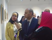 صور.. رئيس جامعة المنيا يفتتح معرض "رؤية طباعية بلقطات متعددة"