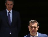 رئيس وزراء اليونان المنتهية ولايته يسلم السلطة للمحافظين