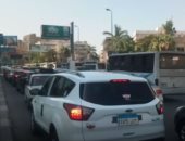 توقف حركة المرور بمحور المشير طنطاوى بسبب حادث تصادم وإصابة شخصين