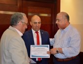 رئيس شركة مترو الأنفاق يكرم فنى إشارات بالخط الثالث لتميزه فى المعرفة بأحدث أنظمة الإشارات 