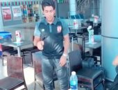 صور.. أحمد حمودى يجتاز تحدى "غطاء الزجاجة" بنجاح