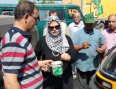 رئيس مدينة قها تقود حملة لكتابة التعريفة الجديدة على التكاتك