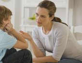استماع الوالدين لمشاكل أبنائهم يساعدهم على مواجهة الصدمات