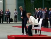شاهد.. ميركل تخرق البروتوكول وتجلس خلال استقبال رئيسة وزراء الدنمارك