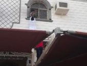 فيديو.. شجاعة شابين سعوديين تنقذ 3 أطفال من النيران بمكة المكرمة