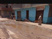 صور.. غرق شوارع قرية كفور بلشاى اثر انفجار خط مياه رئيسى بالغربية
