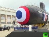 شاهد.. لحظة إزاحة الستار عن غواصة نووية فرنسية  