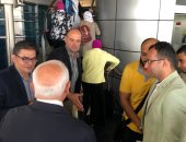 صور.. محافظ بور سعيد يودع دفعة أطباء الأسرة قبل سفرهم إلى لندن