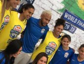 نيمار يظهر بنيولوك خلال حضوره إحدى بطولات الكرة الخماسية.. صور