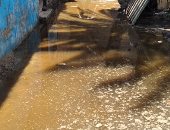 مياه مجهولة تغمر شوارع قرية بهبيت بالجيزة