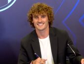 جريزمان يوقع على عقود الإنتقال إلى برشلونة الإسباني.. صور وفيديو