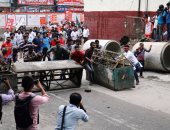 صور..اشتباكات مع الشرطة خلال احتجاج فى بنجلادش على بسبب زيادة أسعار الغاز