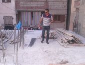 صور.. إيقاف العمل بعقار مخالف والتحفظ على مواد البناء شرق الإسكندرية 