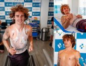 شاهد.. جريزمان يتقدم لاعبى برشلونة فى الفحص الطبى استعدادا للموسم الجديد