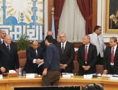 محافظة القاهرة تسلم 11 عقدا لمستثمرى شق الثعبان و19 لتقنين الأراضى