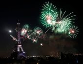 يوم الباستيل.. الألعاب النارية تضيء سماء باريس فى احتفالات العيد الوطنى لفرنسا
