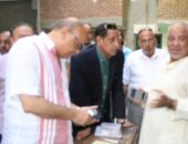 صور .. السكرتير المساعد بالإسكندرية يقوم بحملة تموينية مكبرة شرق المحافظة