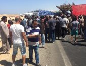 حادث تصادم سيارتين نقل على طريق مرسى علم بسبب أسباقية العبور ..صور