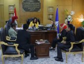 محافظ دمياط ووفد السفارة الإندونيسية يبحثان سبل التعاون فى مجال الأثاث 