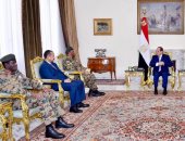 السيسى يستقبل رئيس أركان السودان ويهنئ الشعب السودانى بالاتفاق السياسى