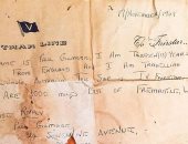 رجل يعثر على رسالة داخل زجاجة منذ 50 عاما خلال رحلة صيد.. شوف حكايتها