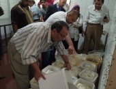 صور.. مراقبة الأغذية بالشرقية: إغلاق 823 منشاة و إعدام 138 طن طعام فاسد