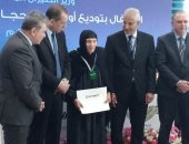 مصر للطيران ترد قيمة تذكرتين إلى الأراضى المقدسة لأكبر الحجاج سنا.. صور 