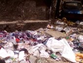 اضبط مخالفة.. القمامة تحاصر مدرسة مصطفى مشرفة الابتدائية بشبرا الخيمة