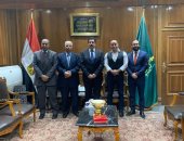 محافظ القليوبية يلتقى أعضاء مبادرة "ابنى بيتك بإيدك" لتوفير وحدات سكنية بسعر التكلفة