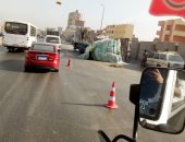 قارئ يشارك بصور لحادث انقلاب سيارة طوب على دائرى المريوطية