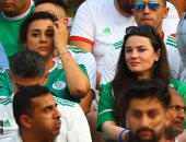 الجزائر ضد السنغال.. جميلات الخضر تلفت الأنظار فى استاد القاهرة 