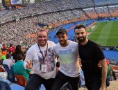 صور.. تامر عاشور يساند منتخب الجزائر ضد السنغال من ستاد القاهرة