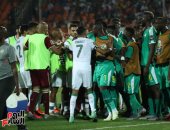 اشتباكات لاعبى الجزائر والسنغال فى نهائى أمم أفريقيا