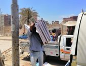 صور.. رئاسة مركز أبو كبير فى الشرقية يتحفظ على 100 لوحة إعلانية خلال حملة اشغالات 