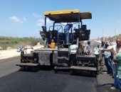 بالصور .. رفع كفاءة طرق مدينة برج العرب استعدادا للعيد القومى للإسكندرية