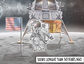 كاريكاتير USA Today يحتفى بذكرى الهبوط على سطح القمر كإنجاز أمريكى