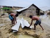 الفيضانات تحاصر المواطنين فى الهند وبنجلاديش