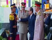 الرئيس السيسى يمنح أوائل الخريجين بالكليات العسكرية نوط الواجب العسكرى