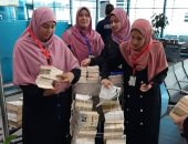 صور.. وعاظ وواعظات الأزهر يواصلون حملات التوعية بمناسك الحج داخل المطارات