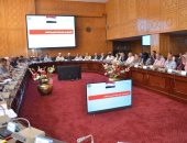 محافظ الإسماعيلية: لن تكون قرية واحدة بلا مياه شرب أو كهرباء قبل نهاية العام المالى