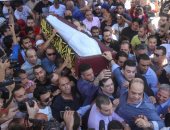صور.. وصول جثمان فاروق الفيشاوي لمسجد مصطفى محمود استعدادا لصلاة الجنازة