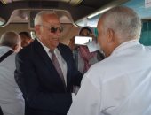 صور.. محافظ بورسعيد فى وداع حجاج الجمعيات الأهلية