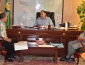 محافظ الفيوم يناقش اللائحة التنفيذية لقانون التصالح فى مخالفات البناء