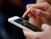 خبراء يحذرون: الهاكرز بإمكانهم إغلاق هاتفك الأيفون "دون لمسه"
